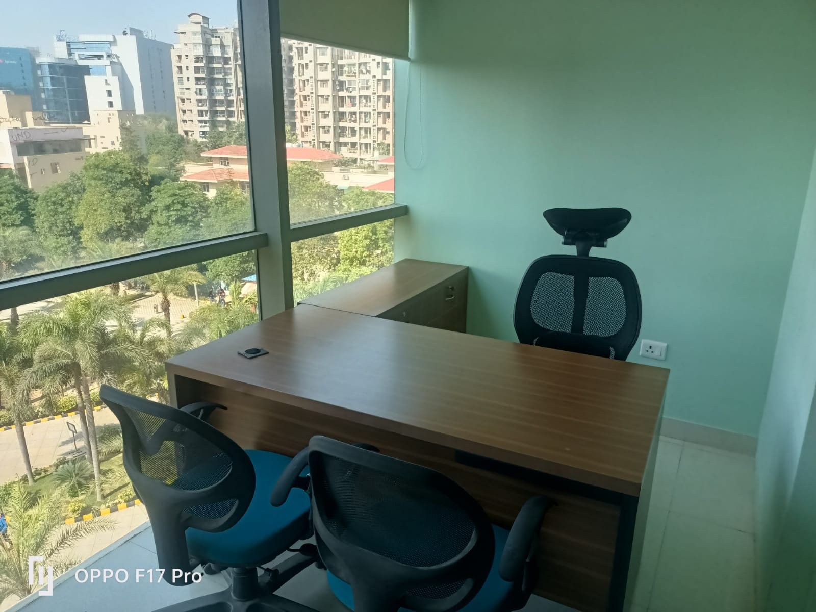 fully furnished office avaliable for lease.